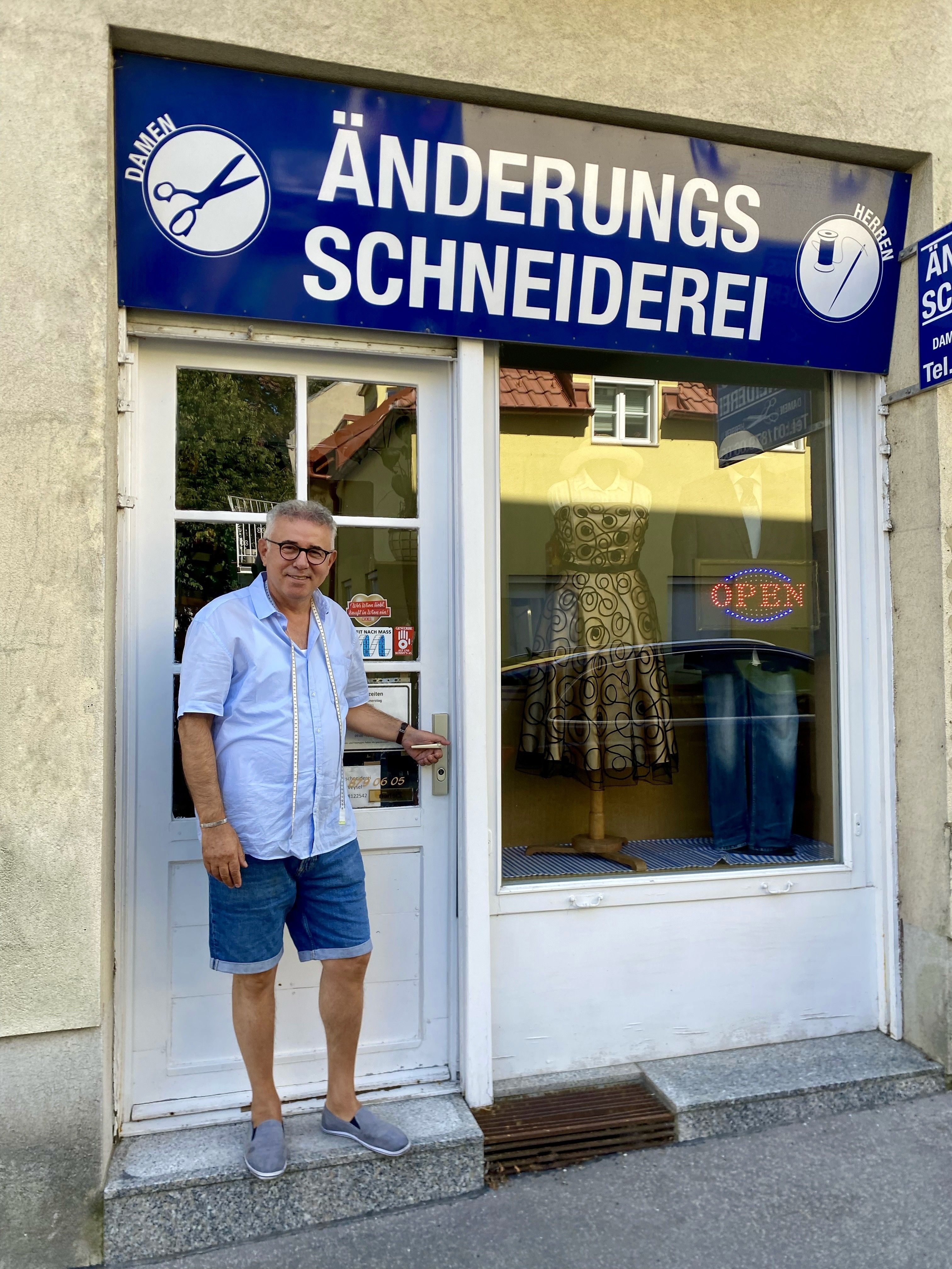 Foto: Eingangsbereich Aenderungsschneiderei Semiz Veysel