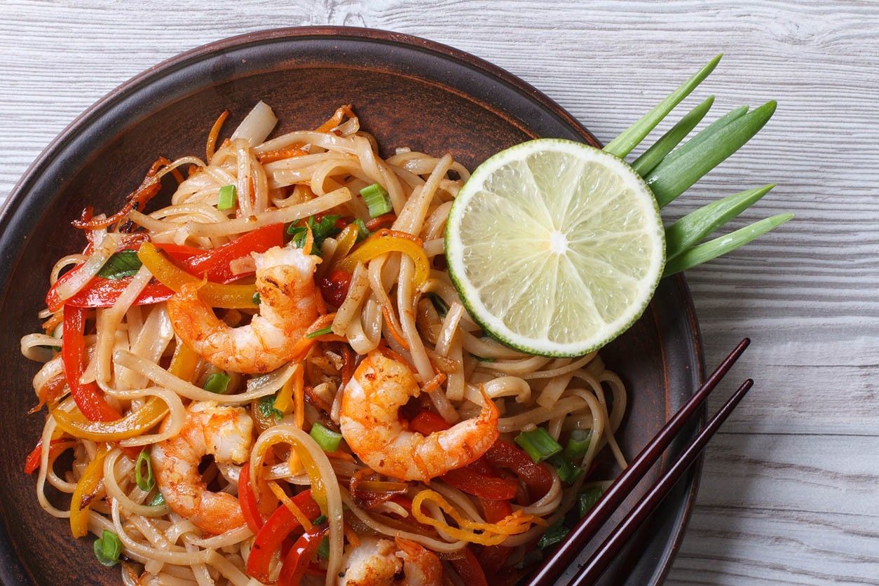 Foto: Pad Thai mit Zitrone und Shrimps