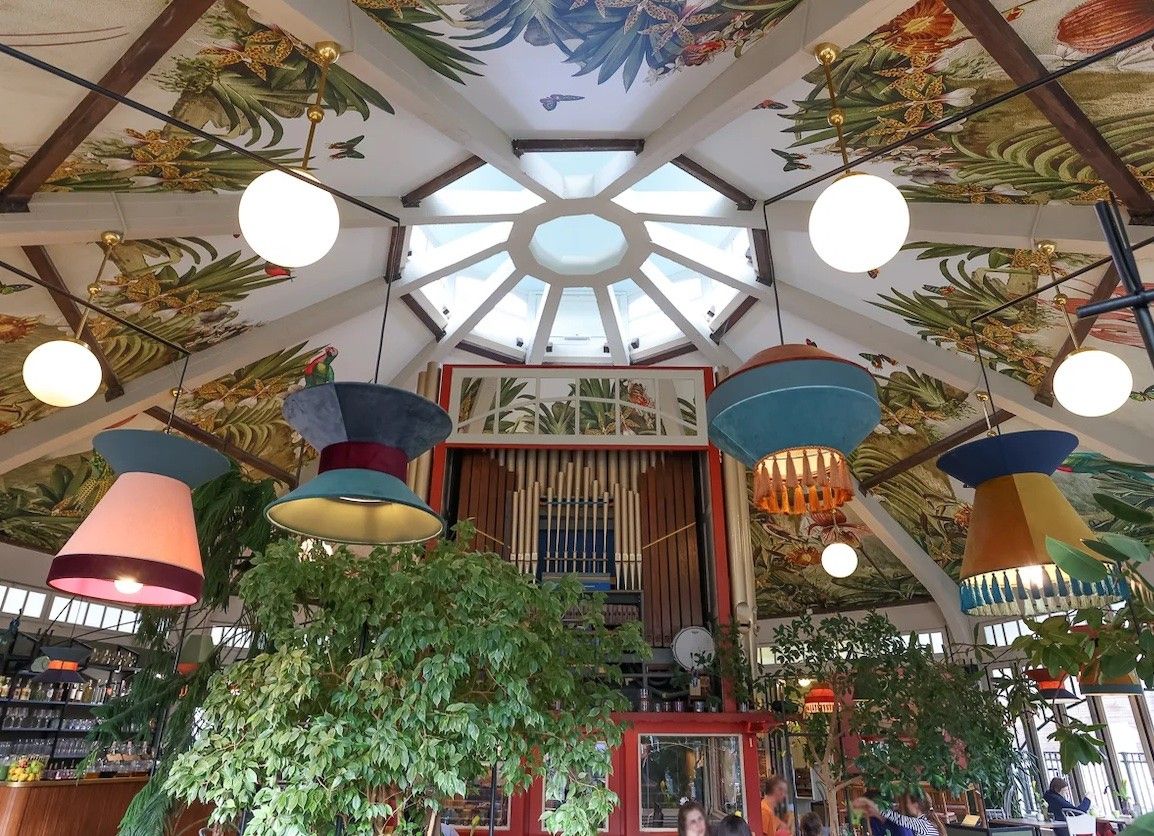 Foto: Zeigt ein Ponykarussell