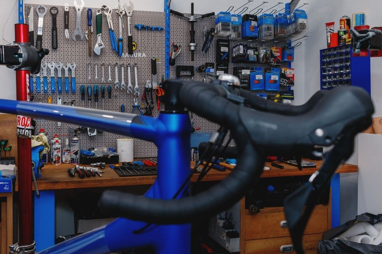 Foto: Fahrradwerkstatt und Fahrrad