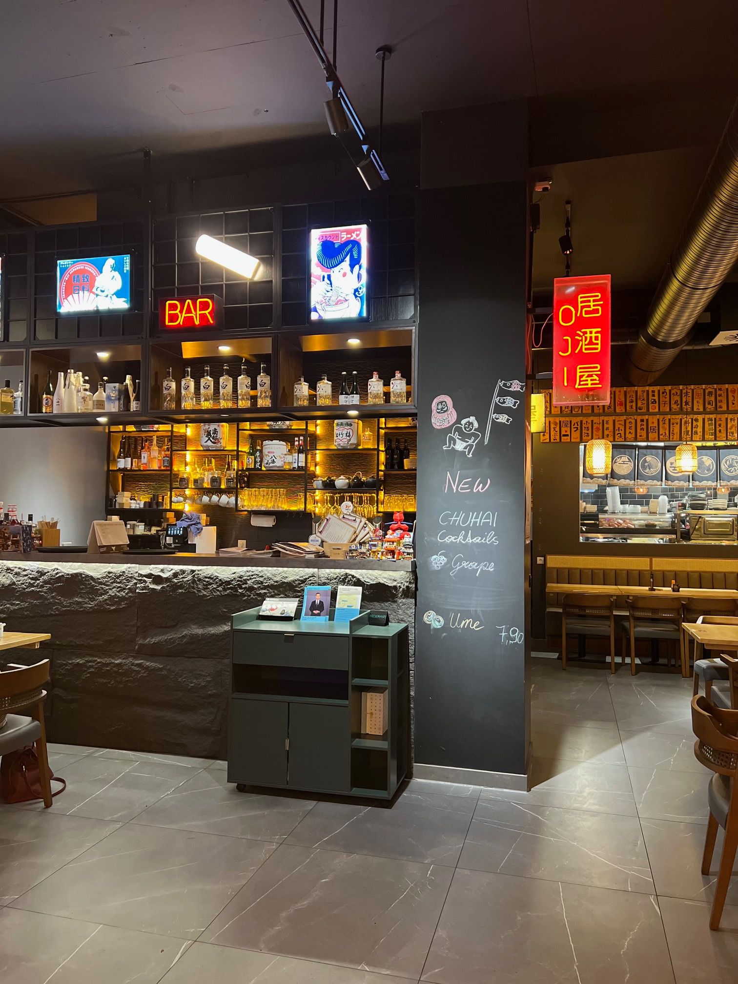 Foto: Oji Izakaya, Innenansicht, japanische Lokal mit Theke