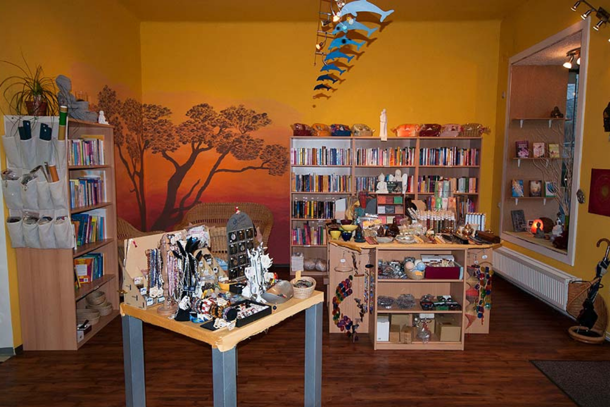 Foto: Esoterik Geschäft mit unterschiedlichen Artikeln