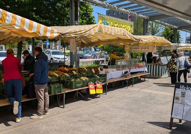 Foto: Freitags findet am Liesinger Platz der Liesinger Frischemarkt statt.