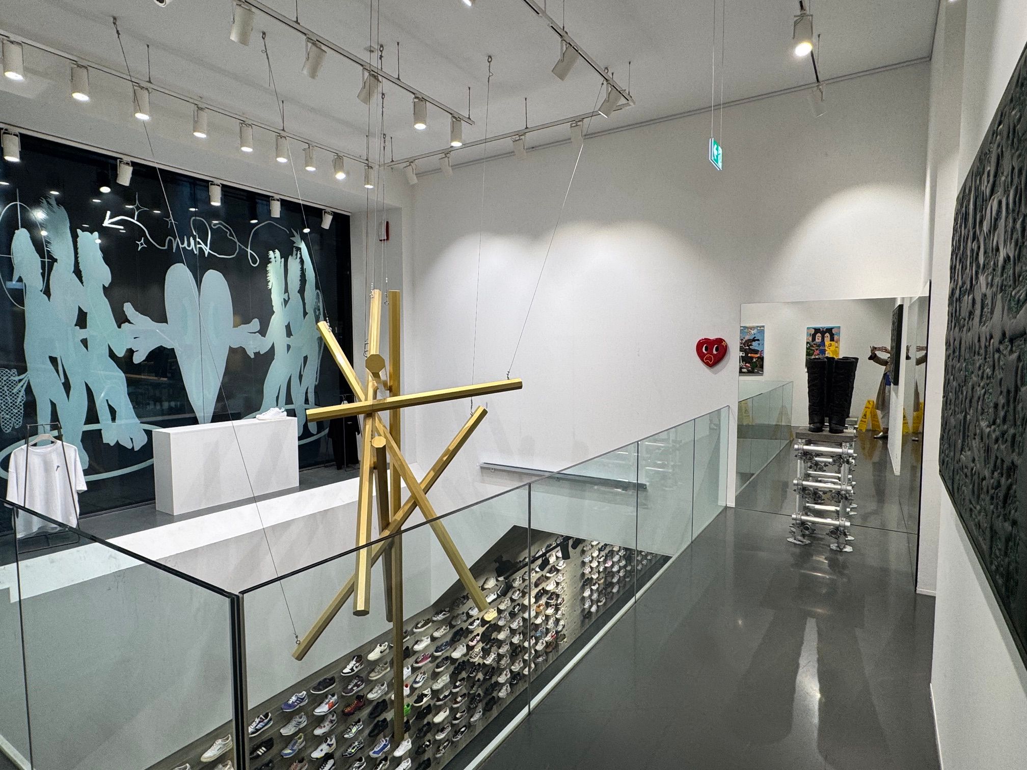 Foto: Solebox, Moderne Innenansicht Fashion Geschäft