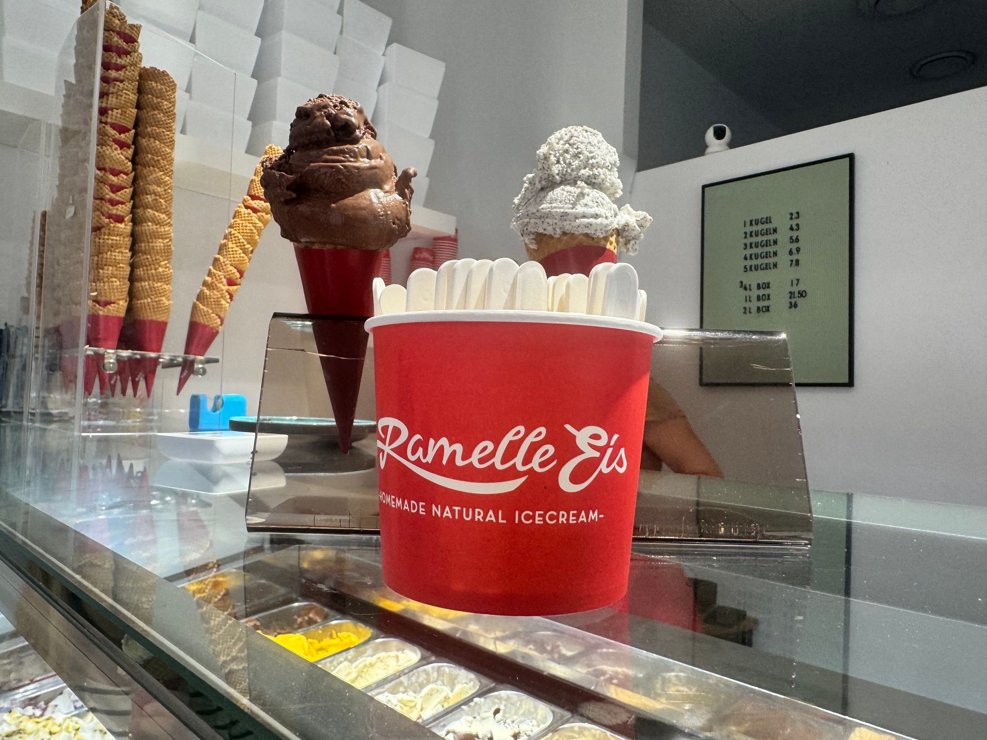 Foto: Ramelle  Eisgeschäft Indoor