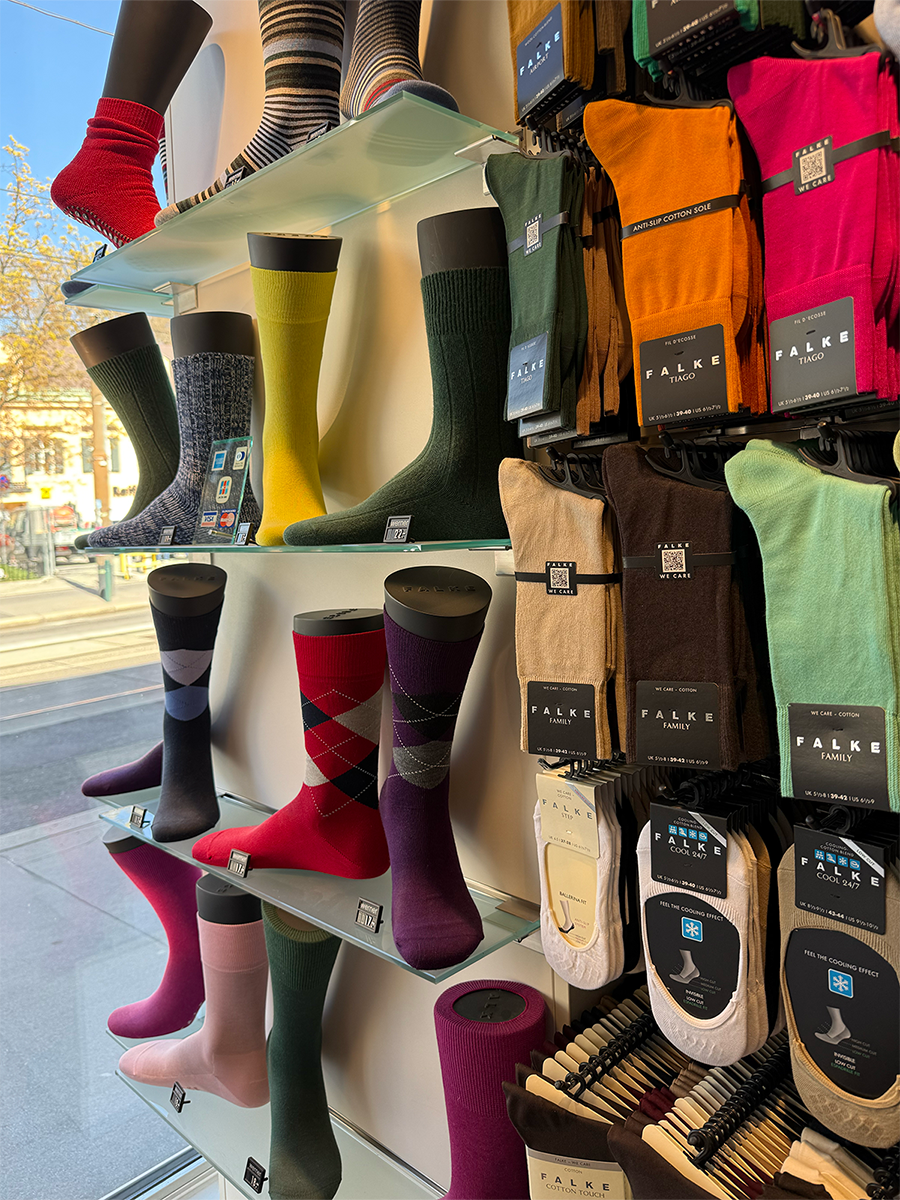 Foto:  viele bunte Socken von Socken Werner