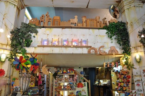 Foto: Zeigt ein Spielwarengeschäft mit vieleicht unterschiedlichen Elementen.