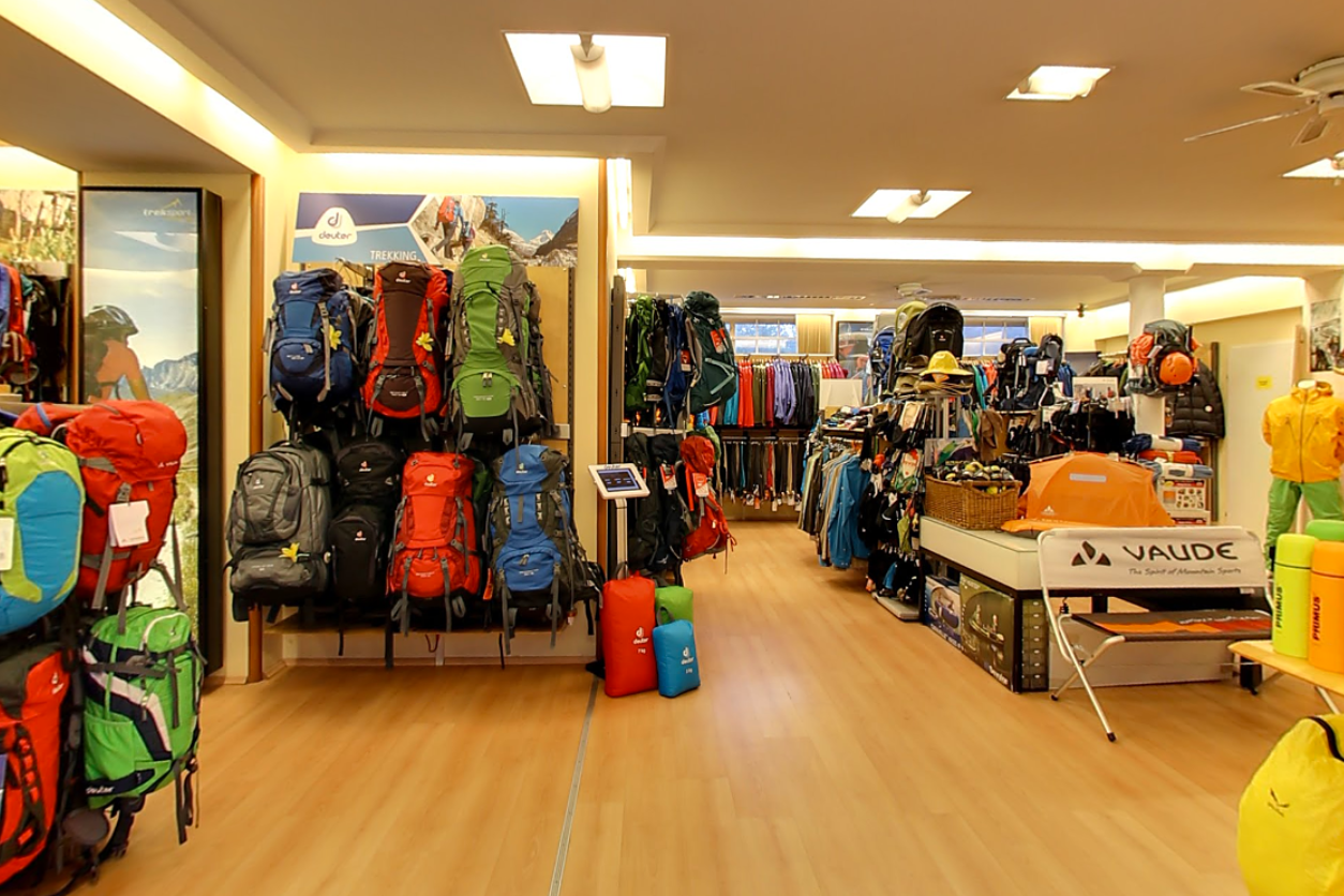 Foto: Verkaufslokal mit Rucksäcken