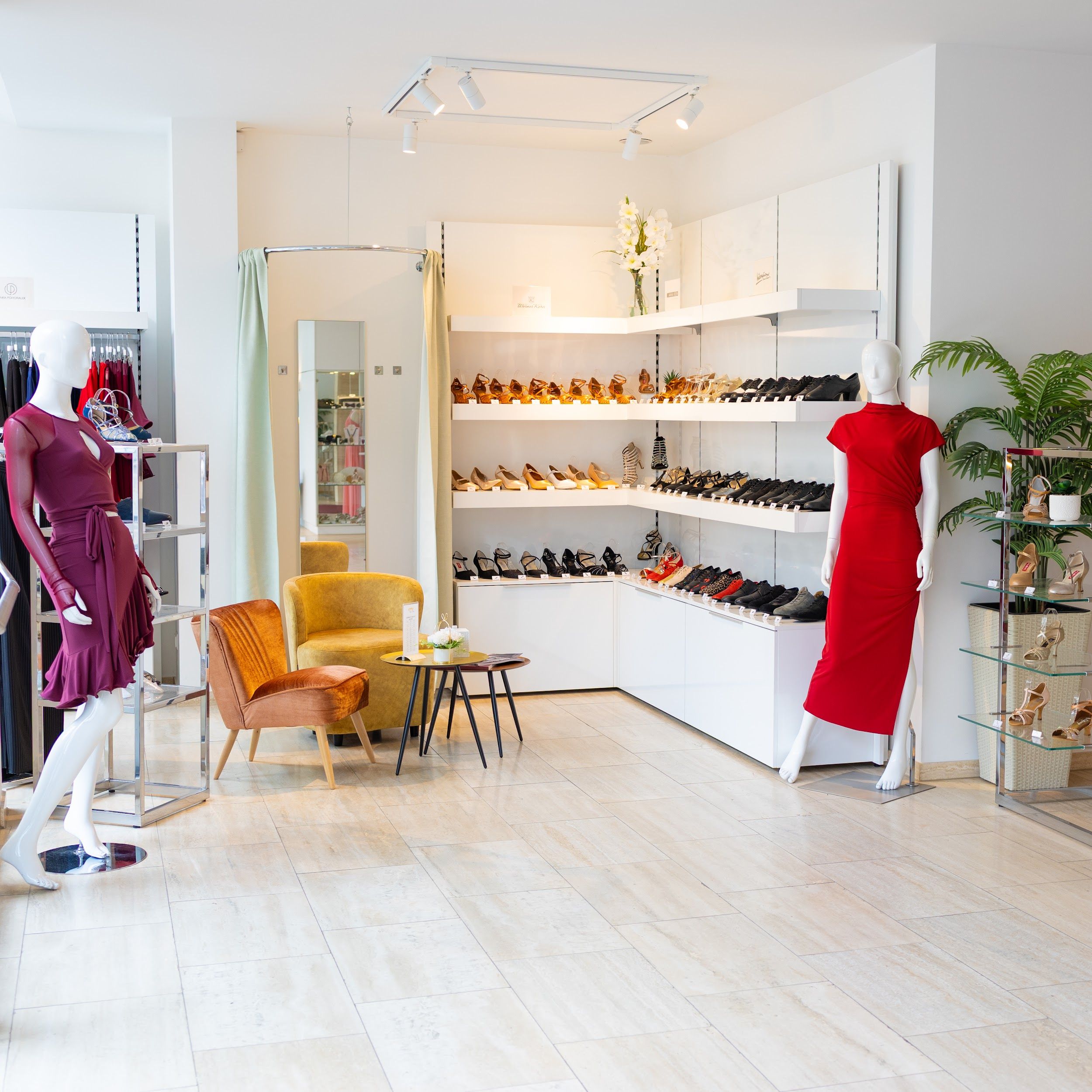 Foto: Tanzgeschäft Ballsaal der Shop