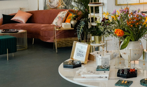 Foto: Schmuckstücke im Shop