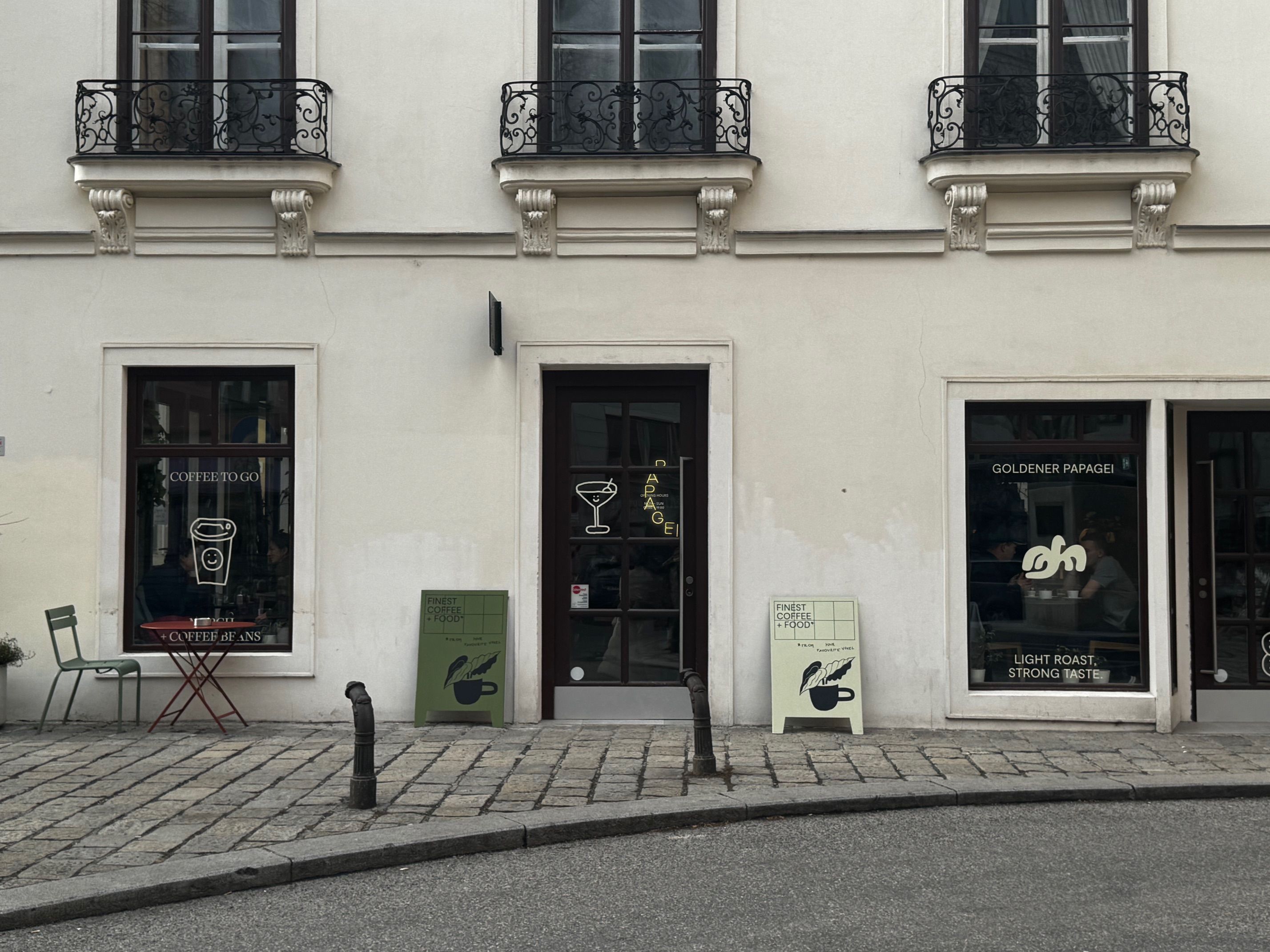 Foto: Lokal zum goldenen Papagei