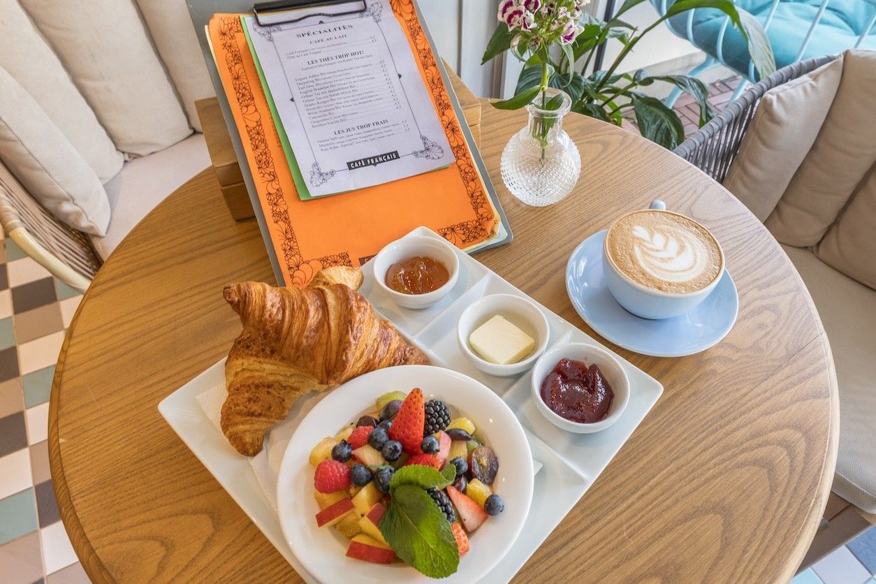 Foto: Frühstück im Cafe Francais