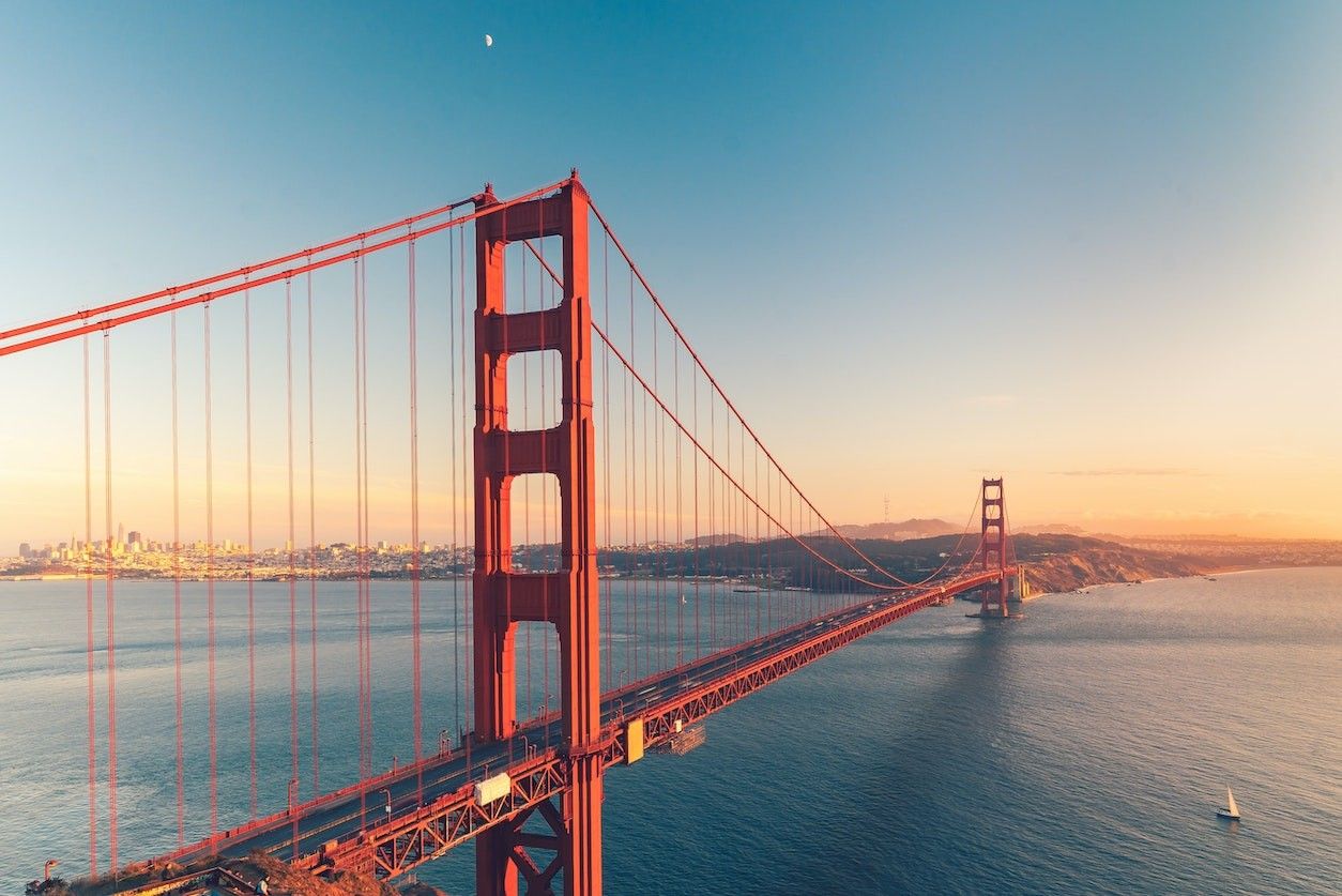 Foto: Zeigt die Golden Gate Bridge
