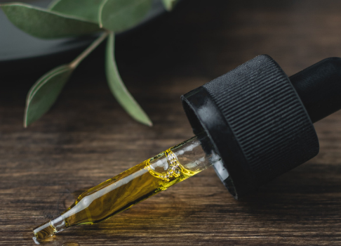 Foto: CBD Öl in einer Pipette