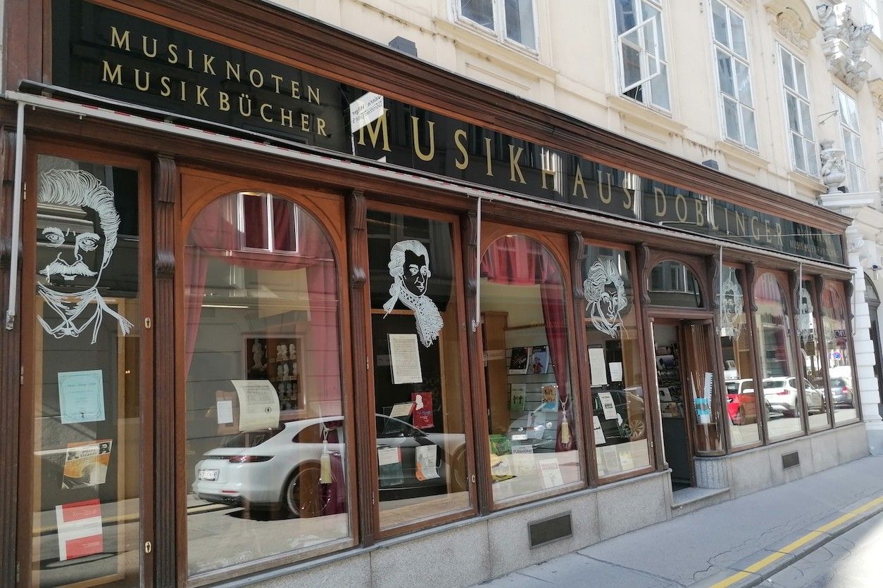 Foto: Geschäft Musikhaus Doblinger von außen 