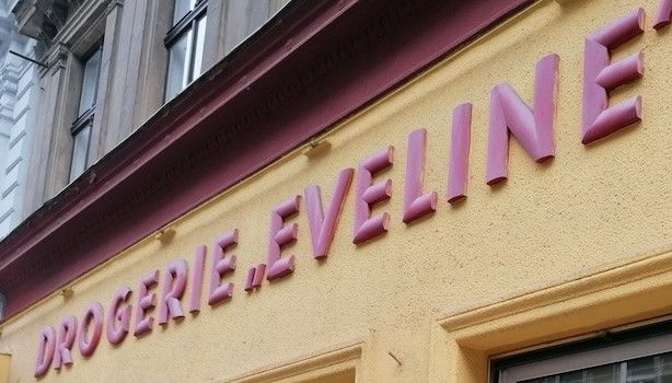 Foto: Geschäftsfassade 