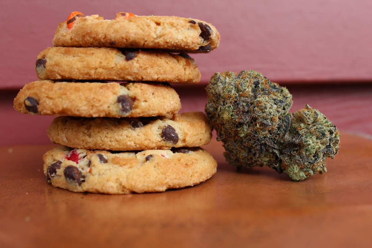 Foto: CBD Blüte und Brownies