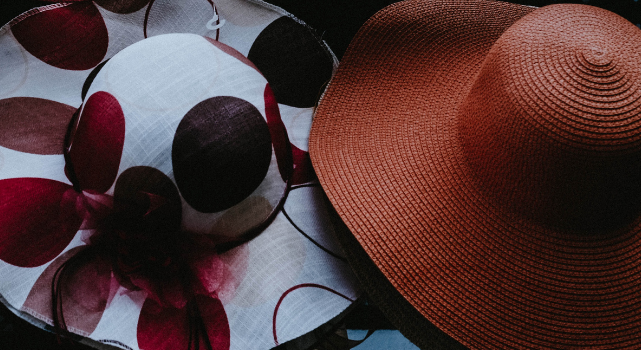 Foto: Zeigt zwei unterschiedliche Fraunhüte von oben