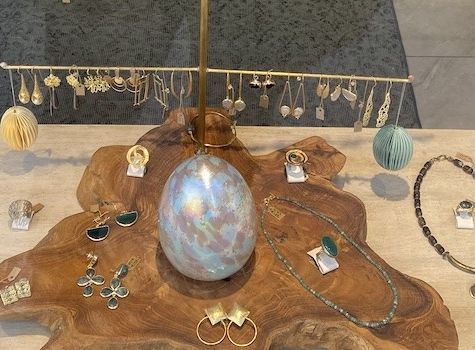 Foto: Feine Schmuckstücke in einer Auslage