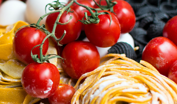 Foto: Nudeln und Tomaten mit Mozzarella