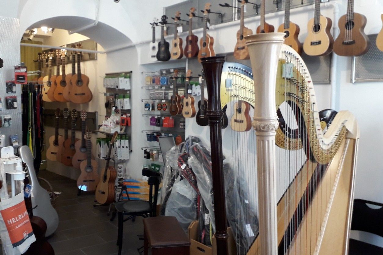 Foto: Geschätslokal mit unterschiedlichen Instrumenten