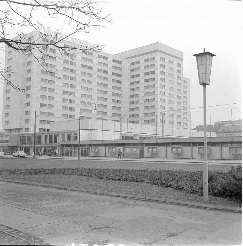 Foto: Gebäude auf der Landstraße früher