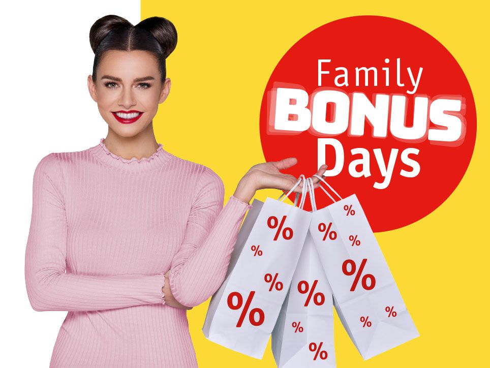 Foto: Junge Frau mkit Einkaufstaschen