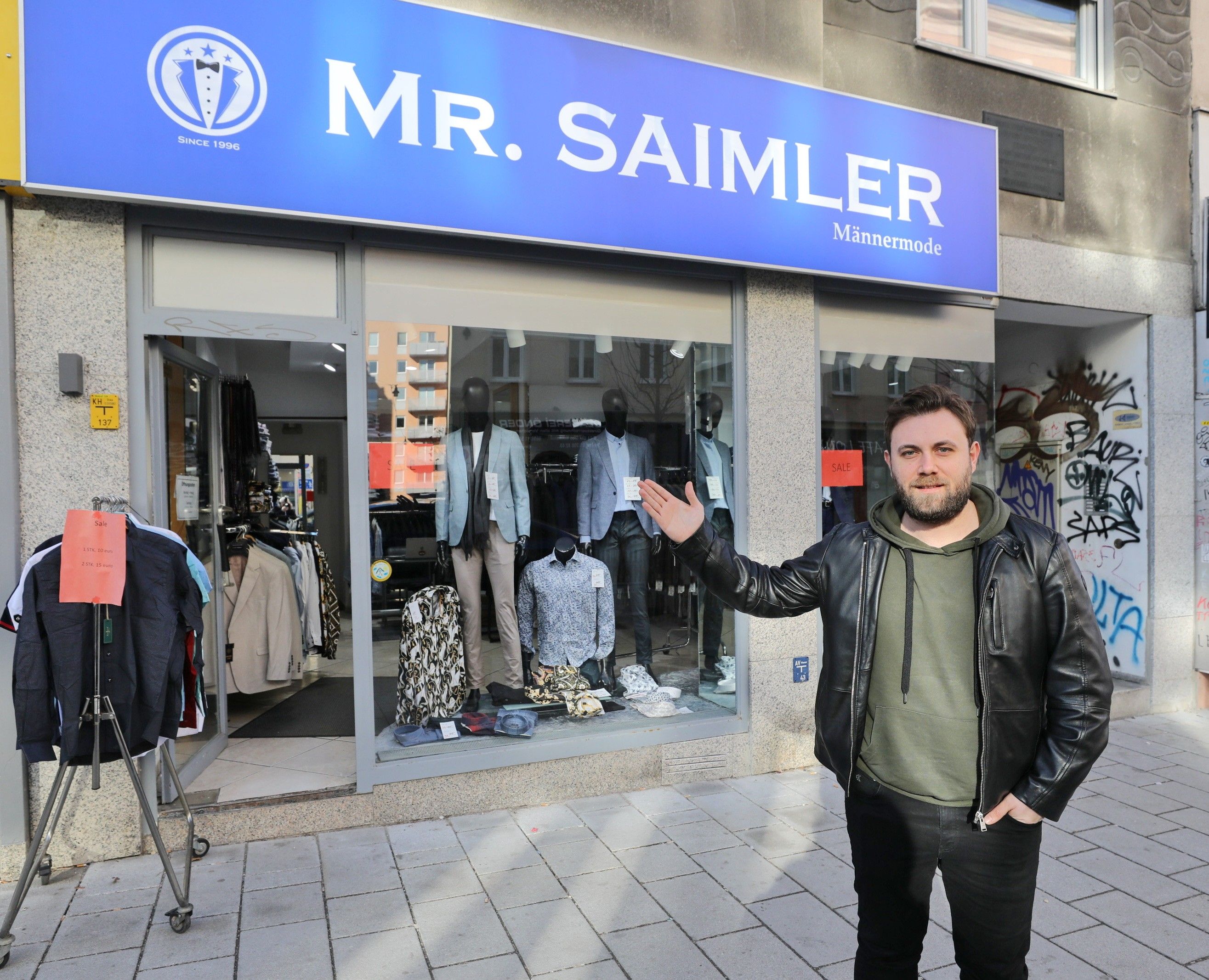 Foto: Eingangsbereich Mr. Saimer Männermode