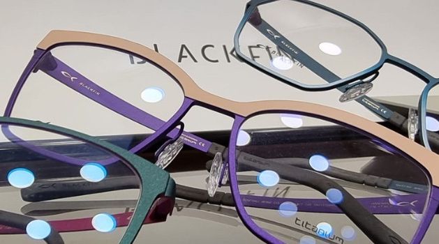 Foto: Unterschiedliche Brillenfassungen in unterschiedlichen Farben