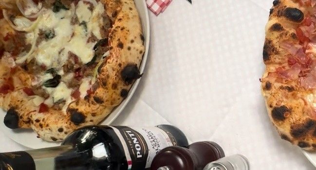 Foto: Pizzen auf einem Tisch