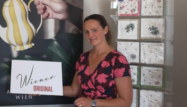 Foto: Frau lächelt in die Kamera