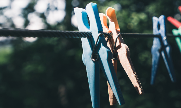 Foto: Wäscheleine mit Wäschekluppen