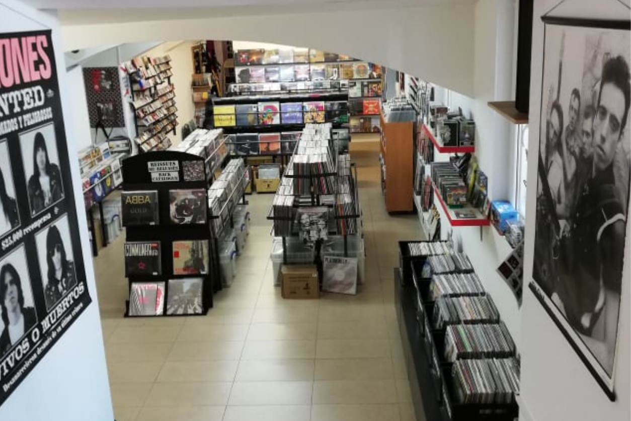 Foto: Geschäft von innen mit vielen LPs