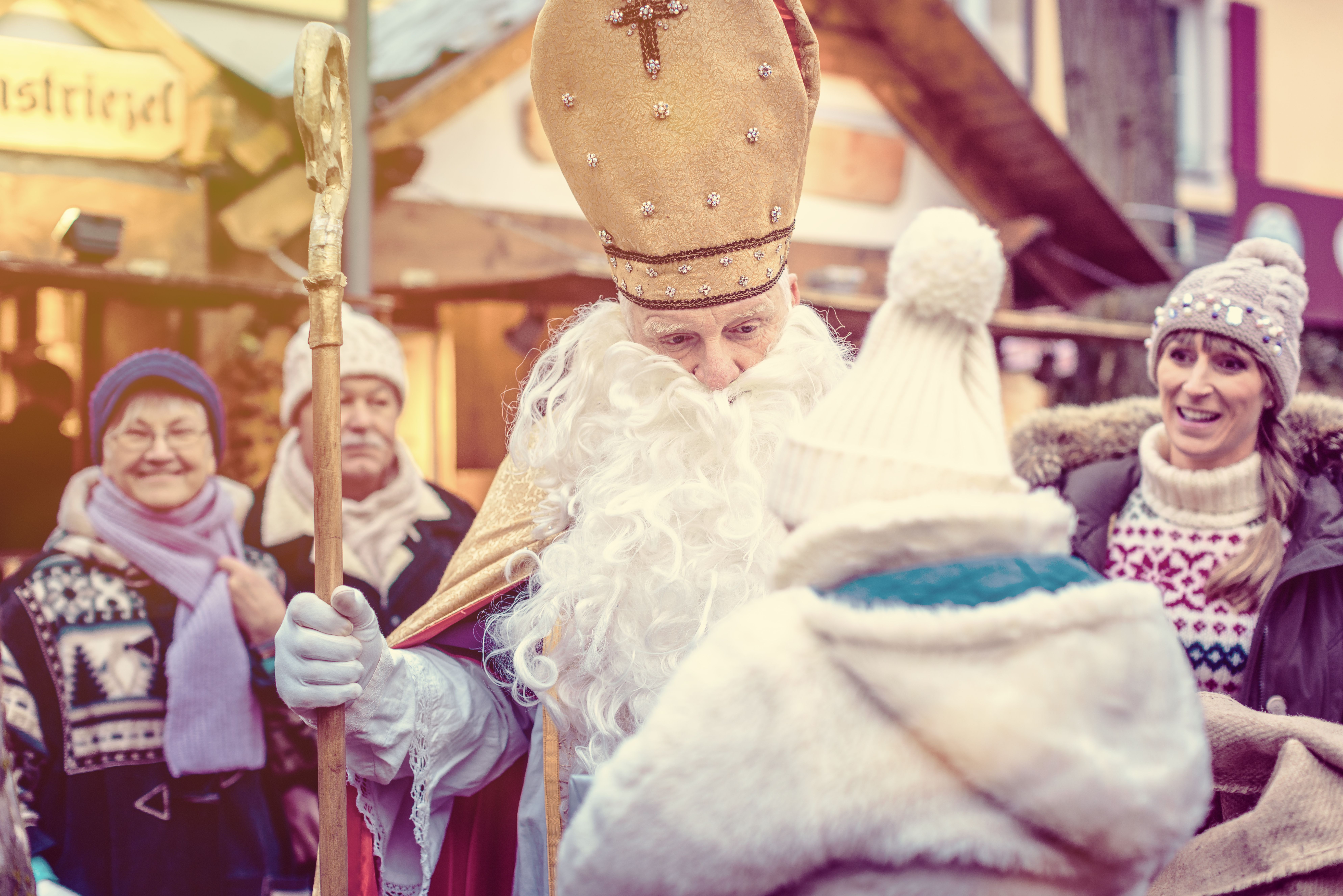Foto: Nikolaus am Weihnachtsmarkt
