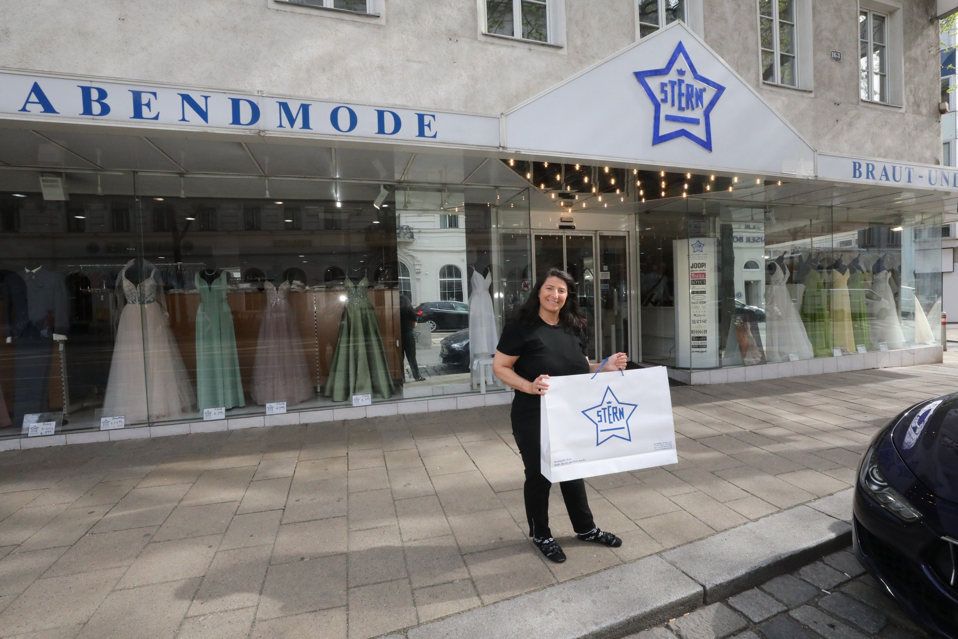 Foto: Eingangsbereich Stern Braut- und Abendmode