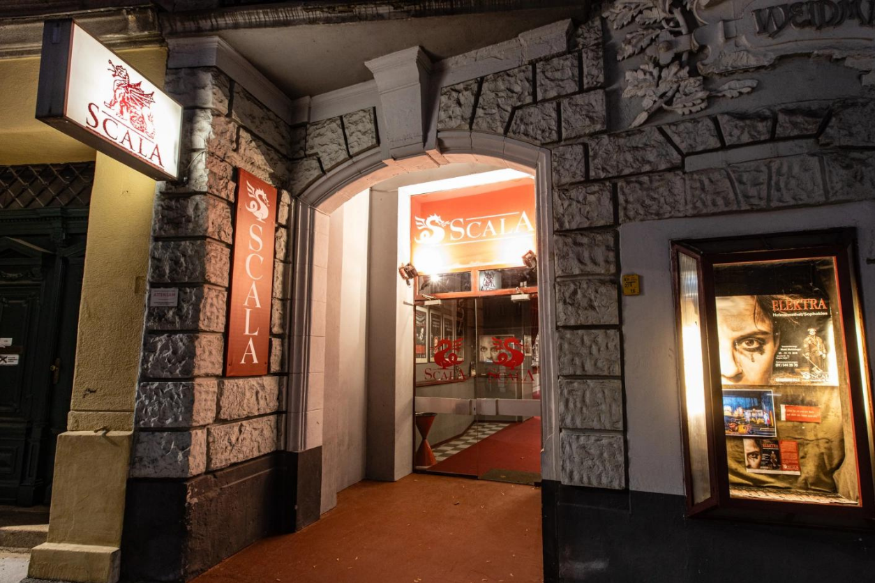 Foto: Eingang des Theater Scala